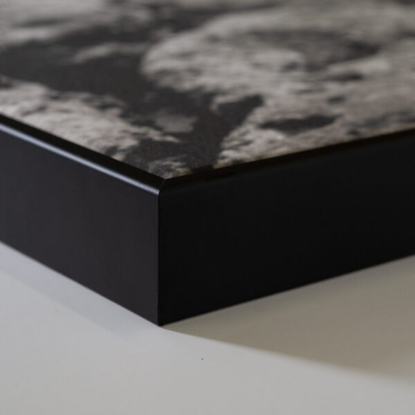 Díptico (dos piezas) en algodón blanco de 66 x 95 cm con marco negro para bastidor de 3 cm